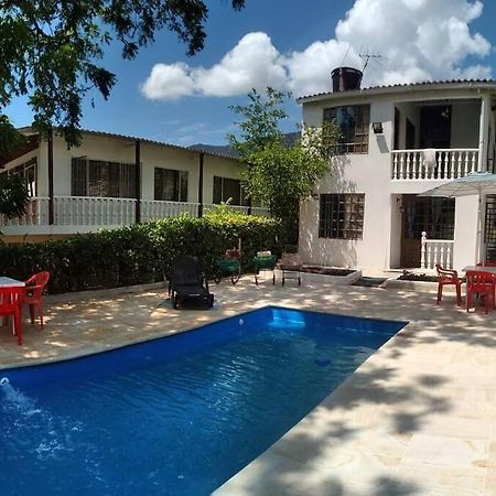 Casa Familiar Y De Descanso Villa Lorenza - Apulo Cund. Экстерьер фото