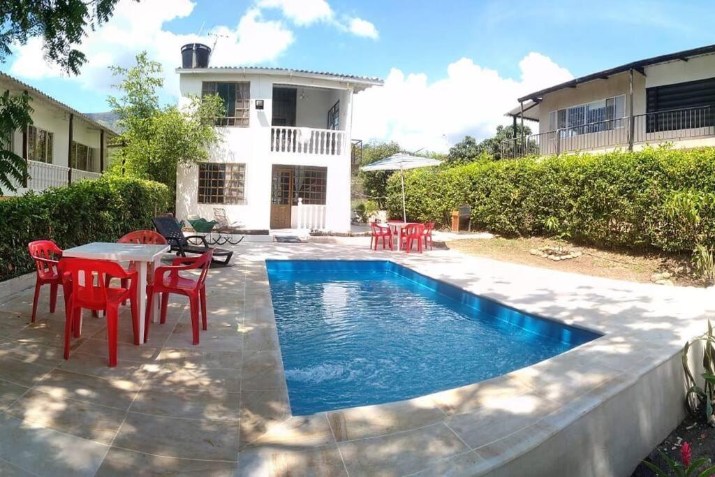 Casa Familiar Y De Descanso Villa Lorenza - Apulo Cund. Экстерьер фото