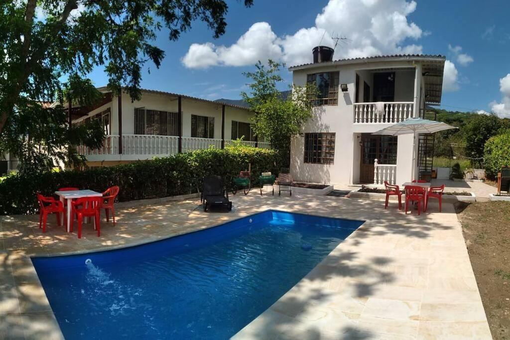 Casa Familiar Y De Descanso Villa Lorenza - Apulo Cund. Экстерьер фото