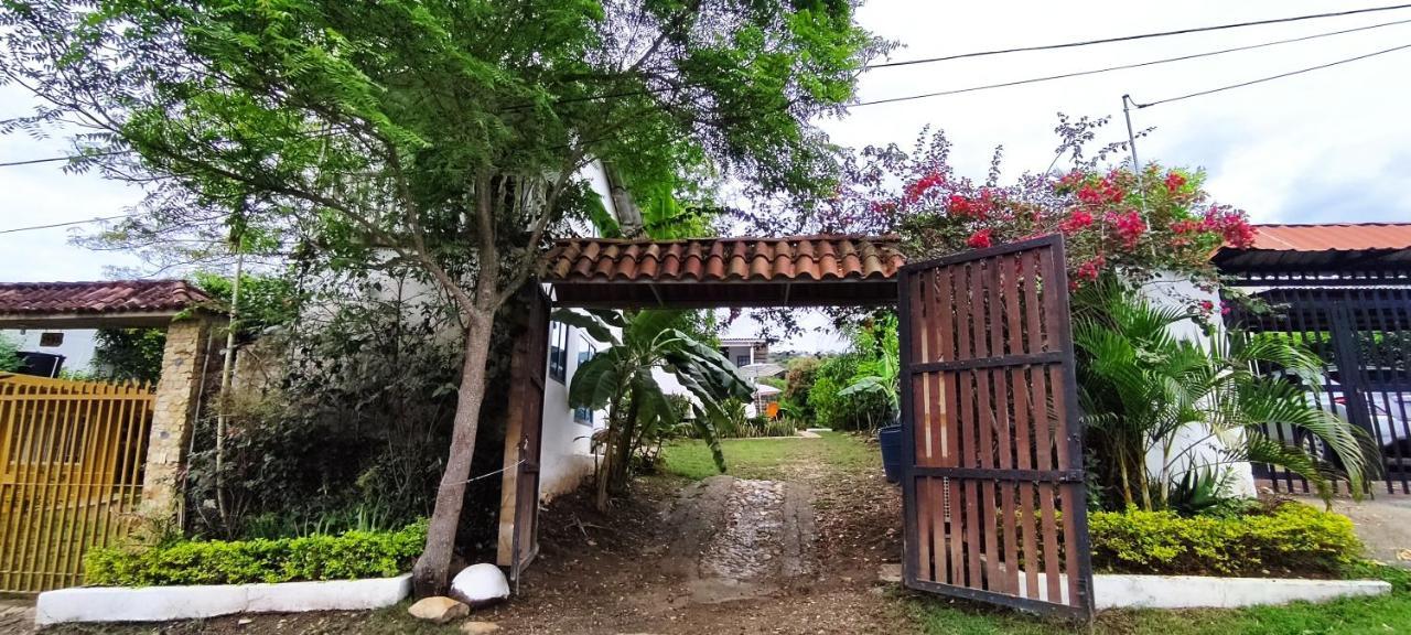 Casa Familiar Y De Descanso Villa Lorenza - Apulo Cund. Экстерьер фото